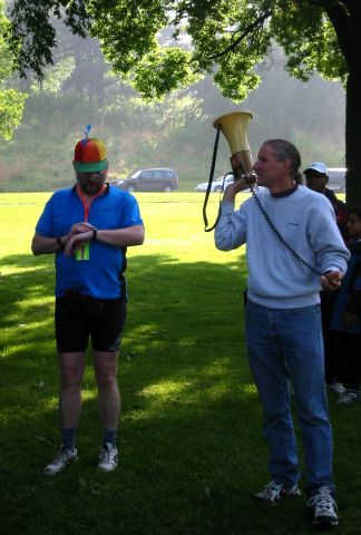 Gordon Chace and Dan Hawthorne get ready to start the race