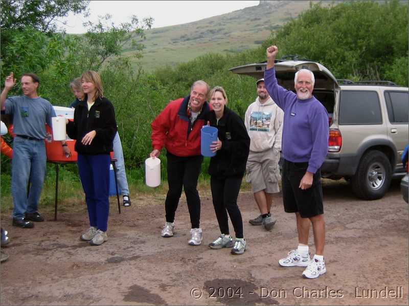 Bunker Road aid station (Baz Hawley cheerleader)